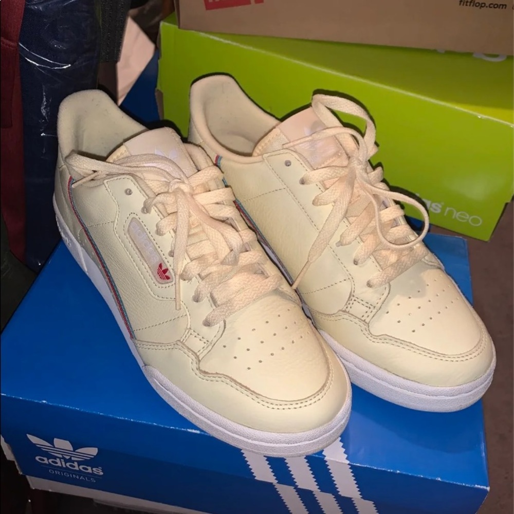 Adidas Continental